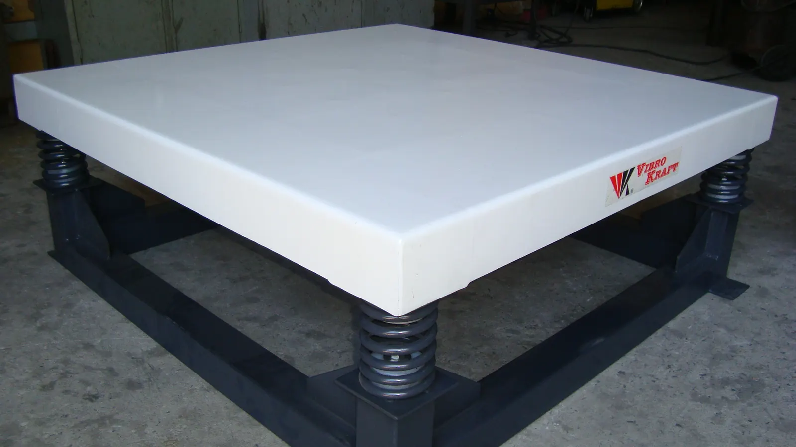 Mesa vibratória para teste de equipamentos eletrônicos