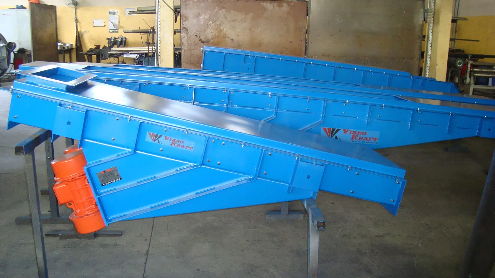 Transportador vibratório eletromecânico